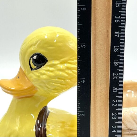 Vintage Ceramic Planter Yellow Duck Pulling Wicker Cart Blue Flower Daisy Wheels - Picture 9 of 11